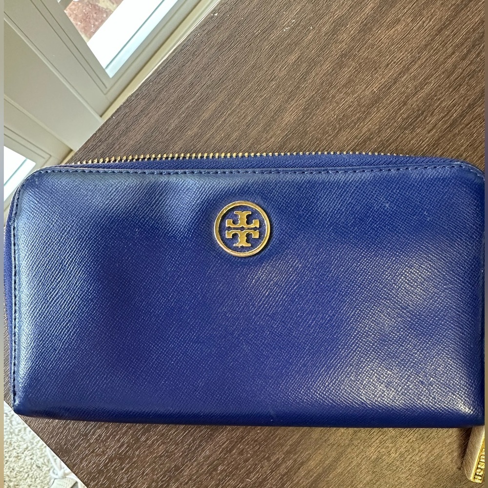 Tory Burch Robinson Zip Wallet - Electric Purple